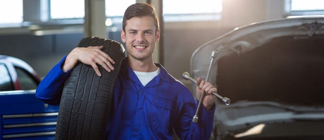 La Habra Automotive logo